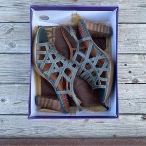 INDIGO by CLARKS {Campania} Heels 7.5 Steel Blue